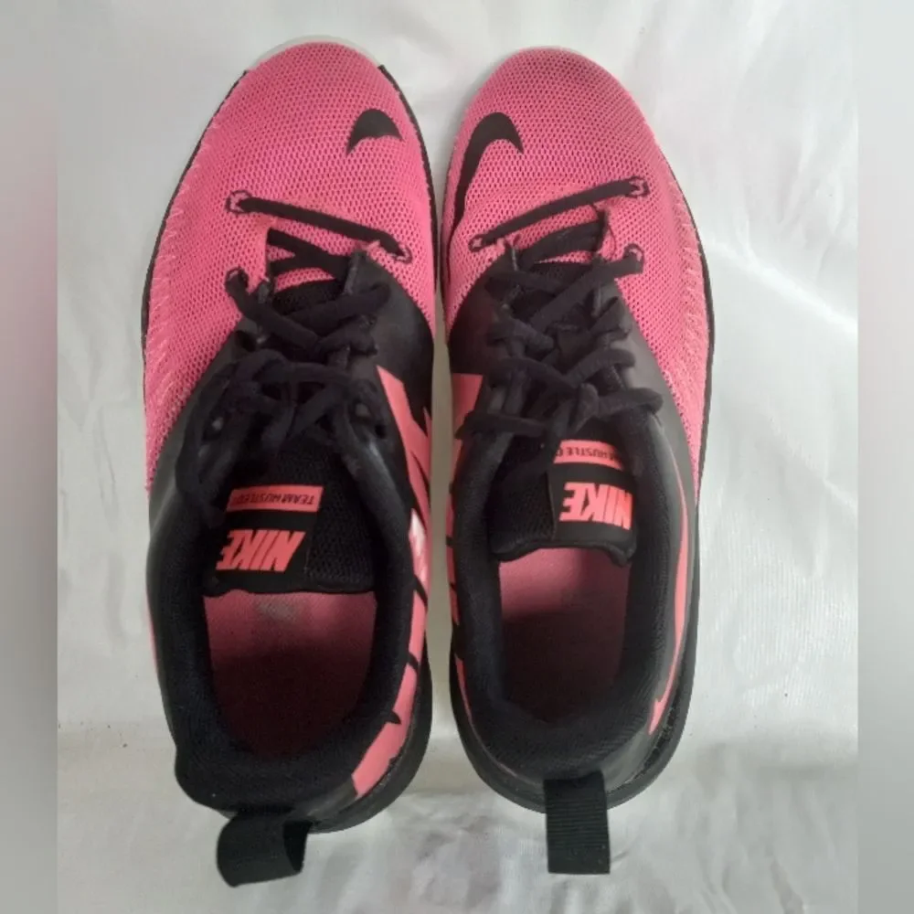 Nike Team Girls Hustle D7 Low Sneakers Black/Racer Pink/White